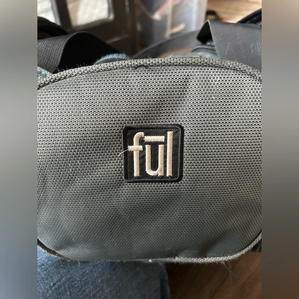 FUL Rolling Duffle/gym bag  22"x12"x12" - Picture 3 of 10